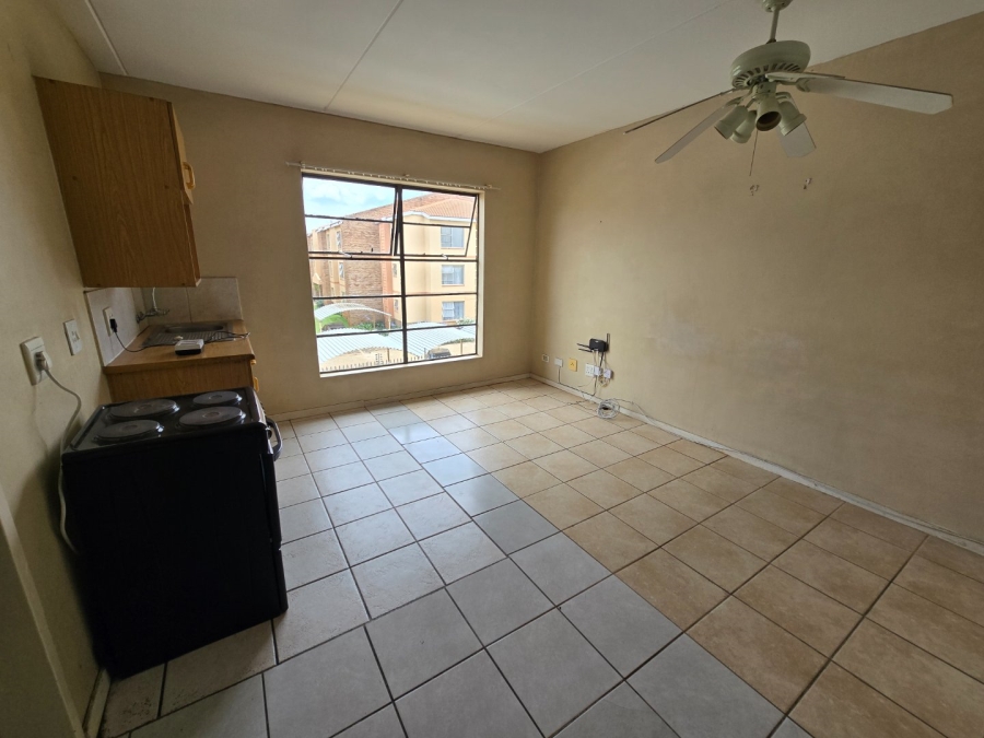 To Let 2 Bedroom Property for Rent in Kannoniers Park North West